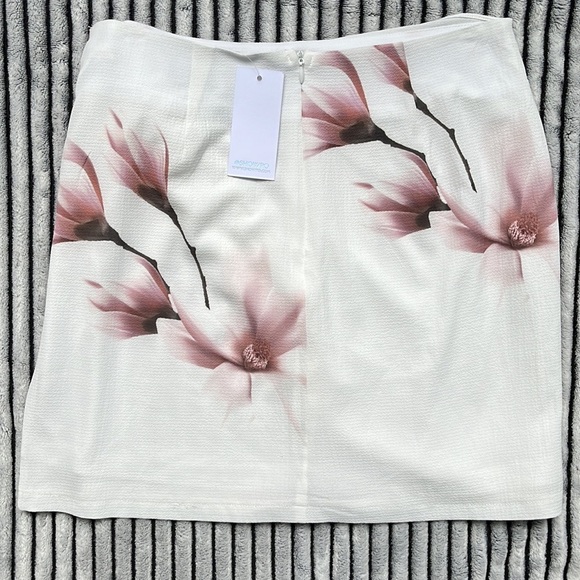 SHOWPO LUVALOT floral faux-wrap skirt size 6 - Picture 7 of 13